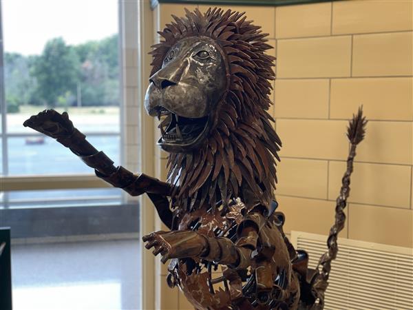 The side of the lion sculpture showing the pose with one paw raised